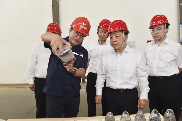 易盛通 叶建春就推动科技创新和产业创新深度融合工作开展专题调研