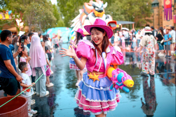 派生资本 郑州方特暑期狂欢倒计时，限定版无人机星空秀点亮七夕夜